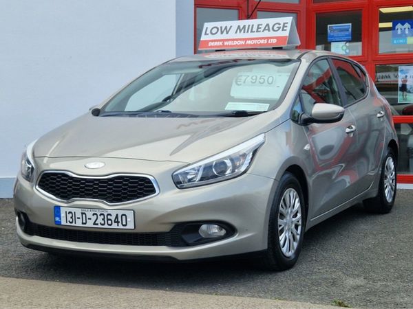 Kia Ceed Hatchback, Petrol, 2013, Silver
