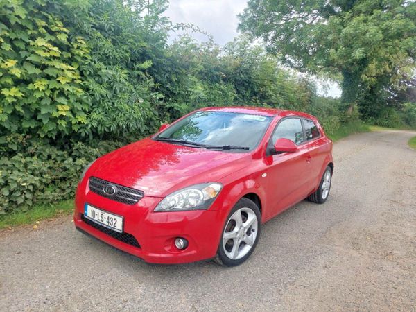 Kia Ceed Hatchback, Diesel, 2010, Red