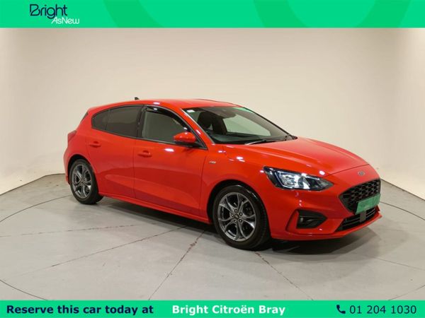 Ford Focus Hatchback, Petrol Hybrid, 2021, Red