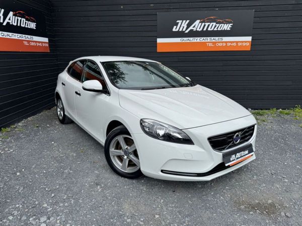 Volvo V40 Hatchback, Petrol, 2014, White