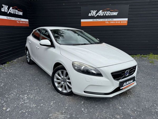 Volvo V40 Hatchback, Petrol, 2013, White