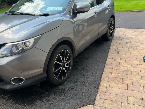Nissan Qashqai Hatchback, Diesel, 2015, Grey