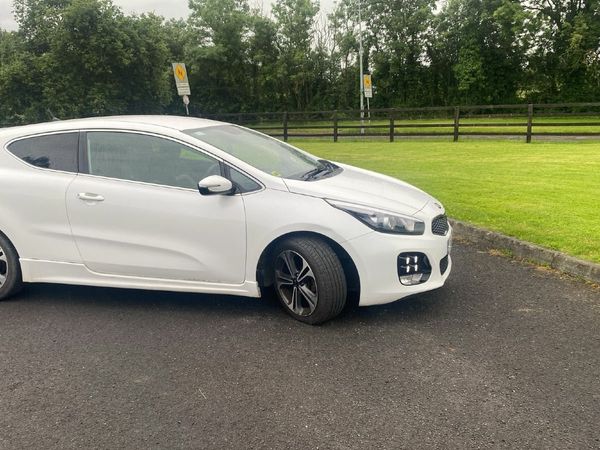 Kia Ceed Hatchback, Diesel, 2017, White