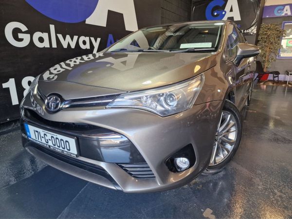 Toyota Avensis Saloon, Diesel, 2017, Gold