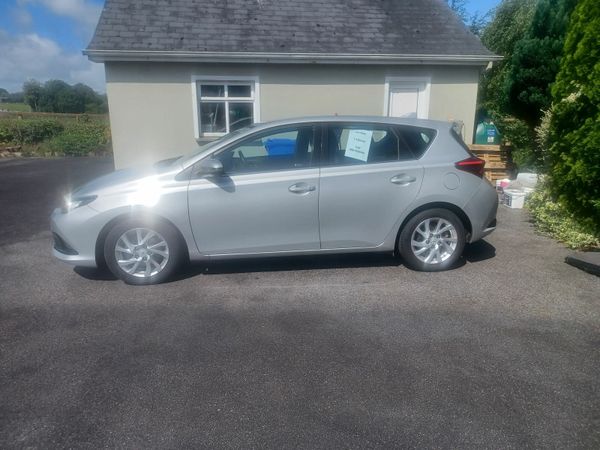 Toyota Auris Hatchback, Diesel, 2016, Silver