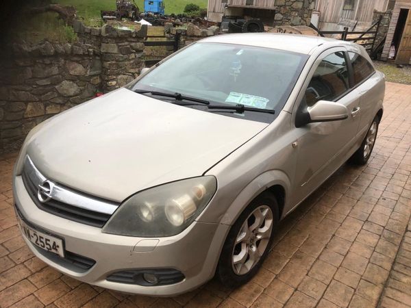 Opel Astra Hatchback, Petrol, 2006, Yellow