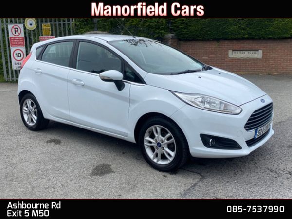 Ford Fiesta Hatchback, Petrol, 2015, White