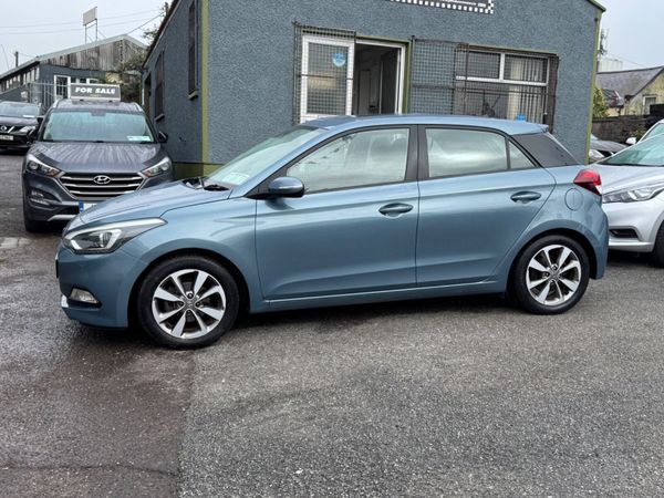 Hyundai i20 Hatchback, Petrol, 2015, Blue