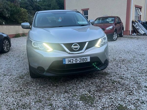 Nissan Qashqai Hatchback, Petrol, 2014, Silver