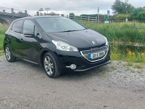 Peugeot 208 Hatchback, Diesel, 2013, Black