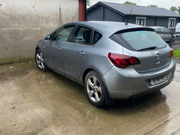 Opel Astra Hatchback, Diesel, 2010, Silver