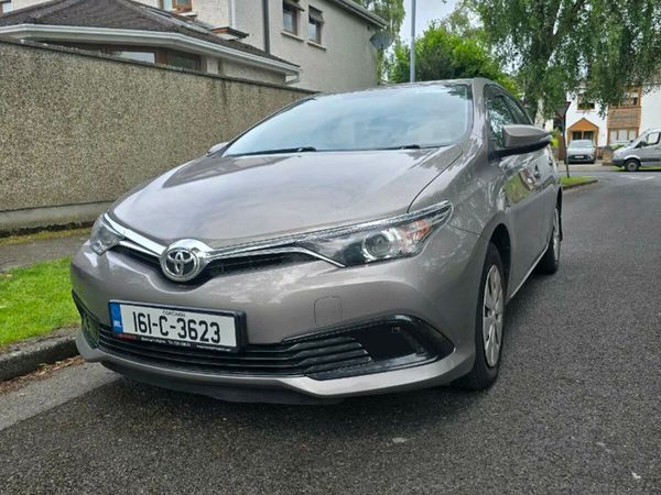 Toyota Auris Hatchback, Diesel, 2016, Bronze