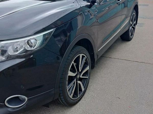 Nissan Qashqai Hatchback, Diesel, 2014, Black