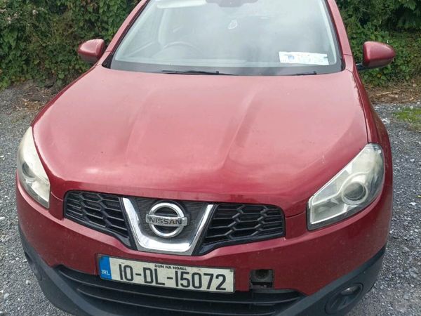 Nissan Qashqai Hatchback, Diesel, 2010, Red
