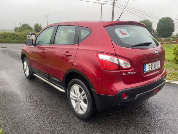 Nissan Qashqai Hatchback, Diesel, 2010, Red