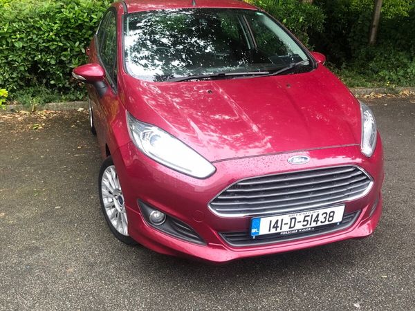 Ford Fiesta Hatchback, Petrol, 2014, Red