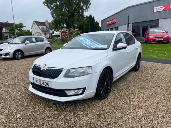 Skoda Octavia Hatchback, Diesel, 2015, White