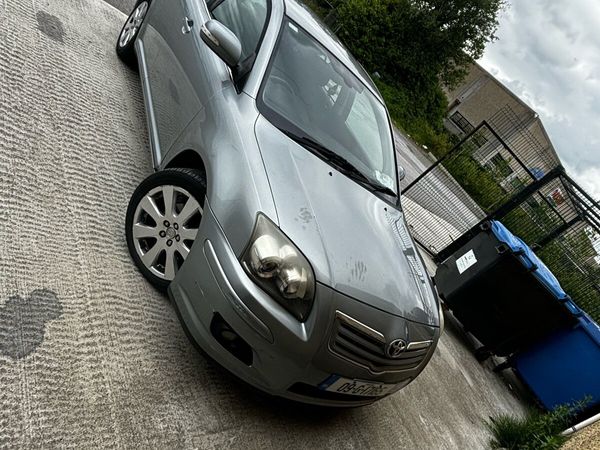 Toyota Avensis Hatchback, Diesel, 2009, Silver