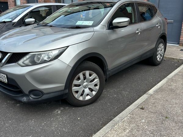 Nissan Qashqai Hatchback, Diesel, 2015, Silver