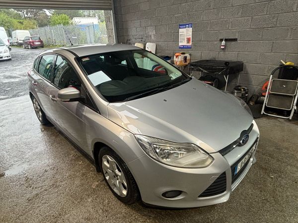 Ford Focus Hatchback, Petrol, 2011, Silver