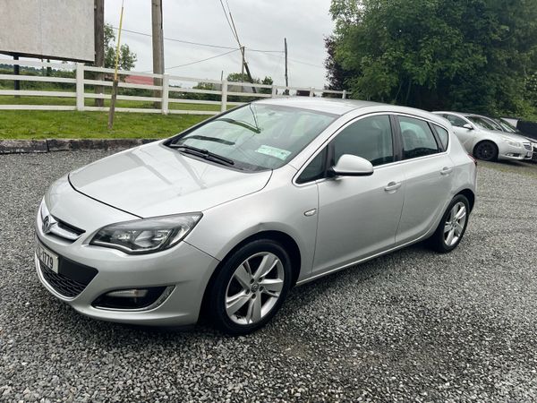 Vauxhall Astra Hatchback, Diesel, 2012, Silver