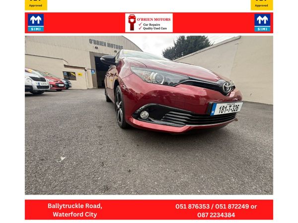 Toyota Auris Hatchback, Petrol, 2018, Red