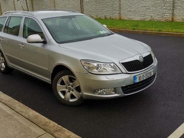 Skoda Octavia Estate, Diesel, 2010, Silver