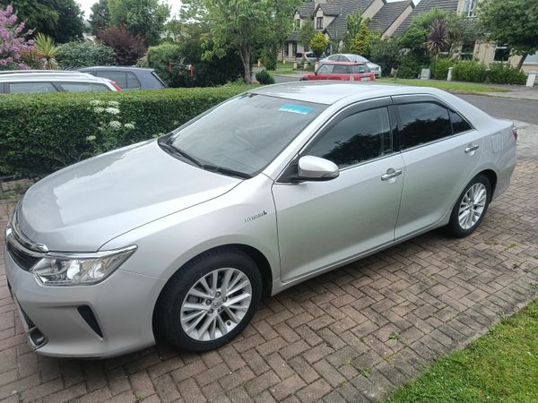 Toyota Camry Saloon, Petrol Hybrid, 2015, Silver