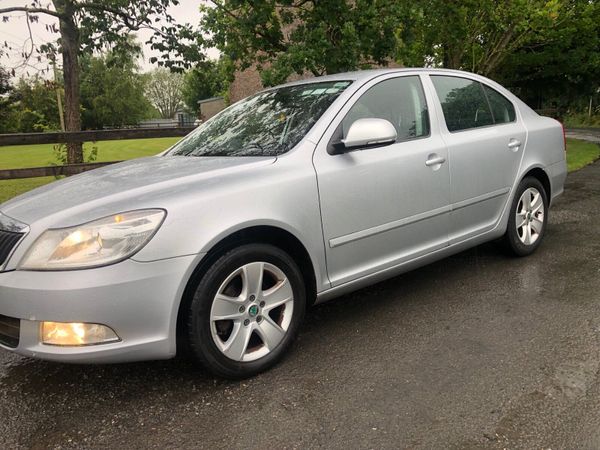 Skoda Octavia Saloon, Diesel, 2012, Silver
