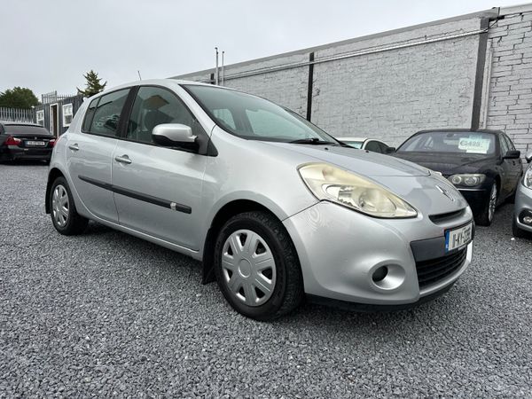 Renault Clio Hatchback, Petrol, 2011, Silver