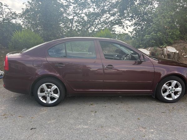 Skoda Octavia Hatchback, Diesel, 2012, Red