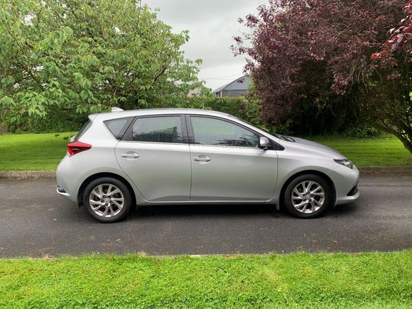 Toyota Auris Hatchback, Diesel, 2016, Silver