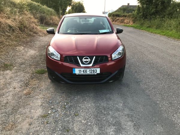 Nissan Qashqai Hatchback, Diesel, 2011, Red