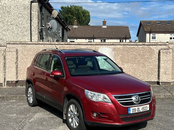 Volkswagen Tiguan SUV, Diesel, 2009, Red