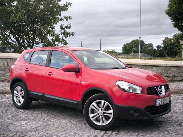 Nissan Qashqai Hatchback, Diesel, 2012, Red