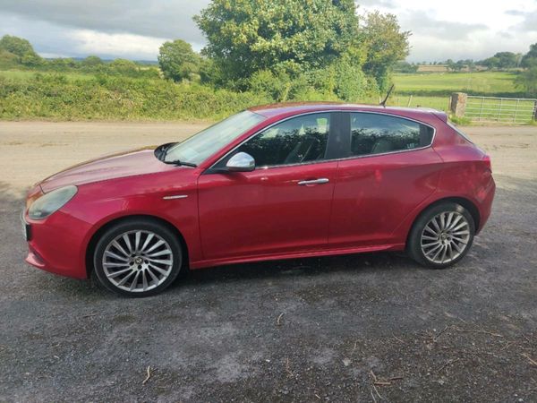 Alfa Romeo Giulietta Hatchback, Petrol, 2011, Red