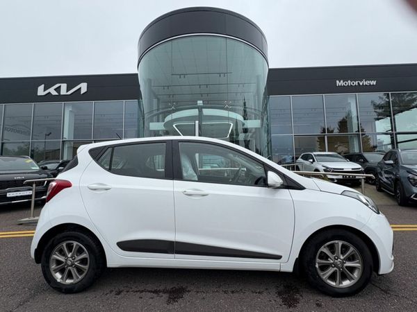 Hyundai i10 Hatchback, Petrol, 2016, White