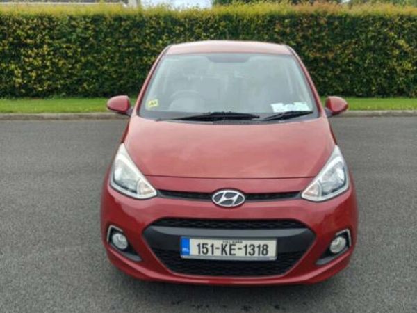 Hyundai i10 Hatchback, Petrol, 2015, Red