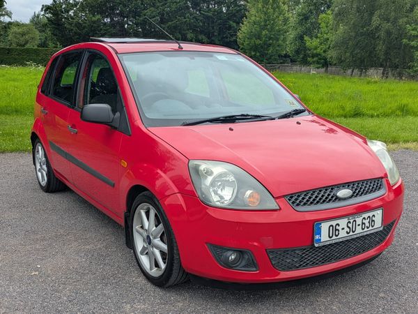 Ford Fiesta Hatchback, Petrol, 2006, Red