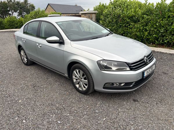 Volkswagen Passat Saloon, Diesel, 2011, Silver