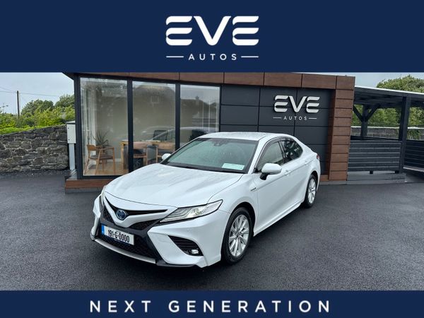 Toyota Camry Saloon, Petrol Hybrid, 2019, White