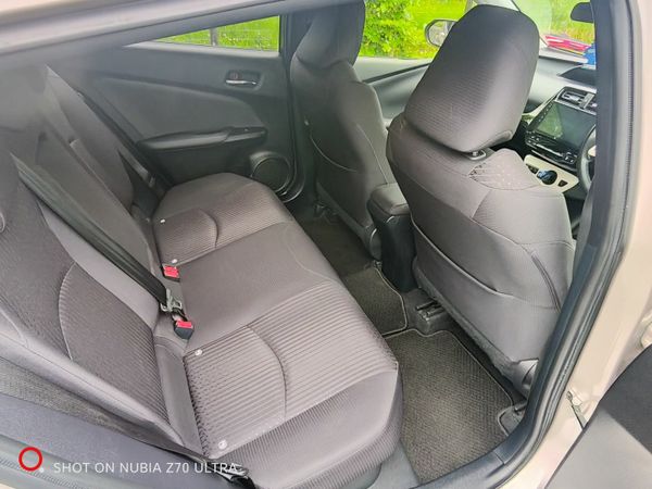 Toyota Prius Hatchback, Petrol Hybrid, 2018, Gold