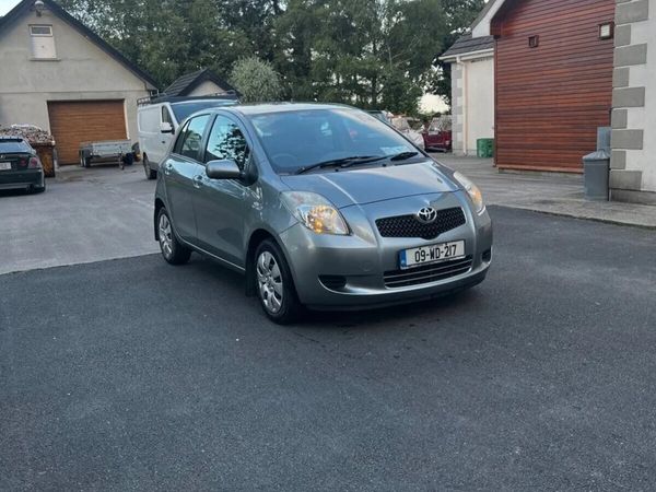 Toyota Yaris Hatchback, Petrol, 2009, Silver