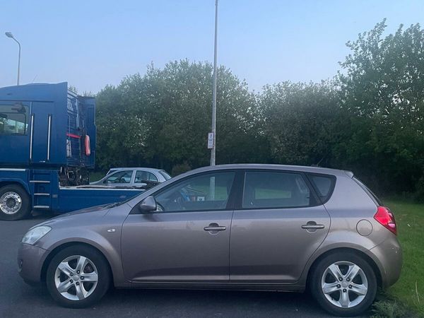 Kia Ceed Hatchback, Petrol, 2007, Beige