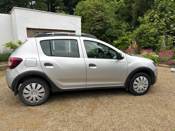 Dacia Sandero Stepway Hatchback, Diesel, 2015, Silver
