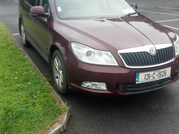 Skoda Octavia Saloon, Petrol, 2013, Red