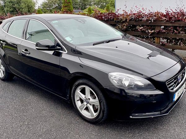 Volvo V40 Hatchback, Diesel, 2015, Black