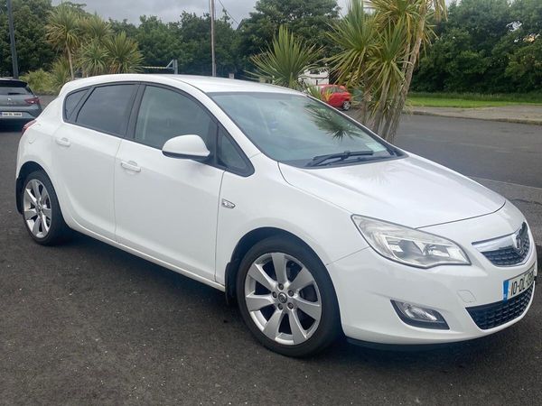 Vauxhall Astra Hatchback, Diesel, 2010, White