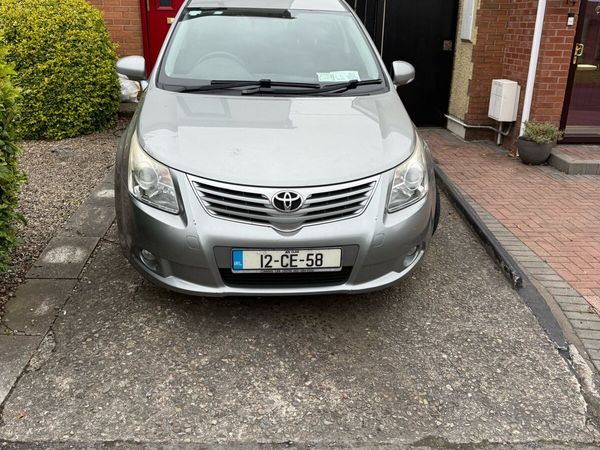 Toyota Avensis Saloon, Diesel, 2012, Grey