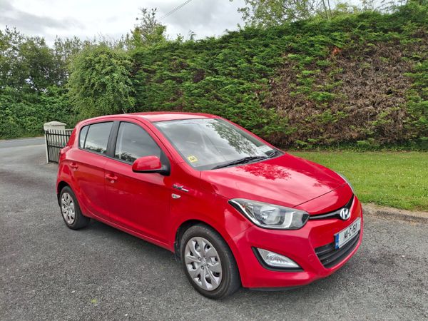 Hyundai i20 Hatchback, Petrol, 2014, Red
